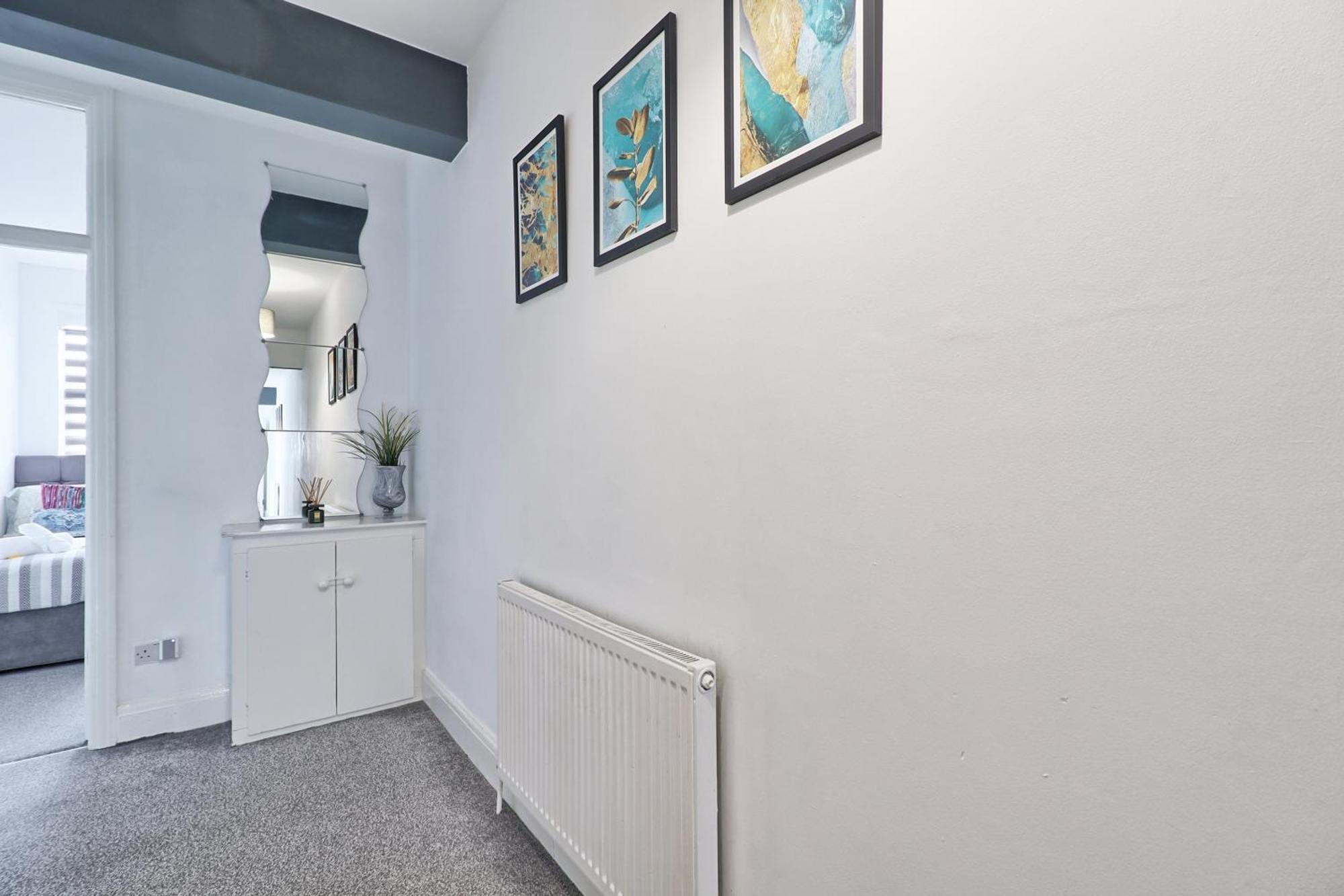 Luxury 3-Bed Apartment Near To London With Parking Hornchurch Екстер'єр фото