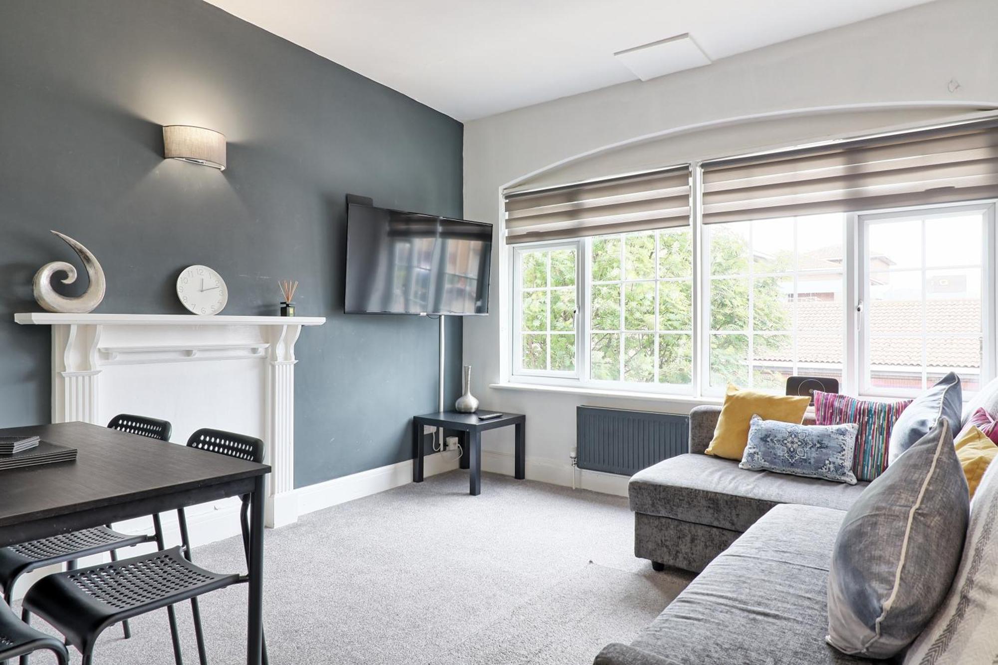 Luxury 3-Bed Apartment Near To London With Parking Hornchurch Екстер'єр фото