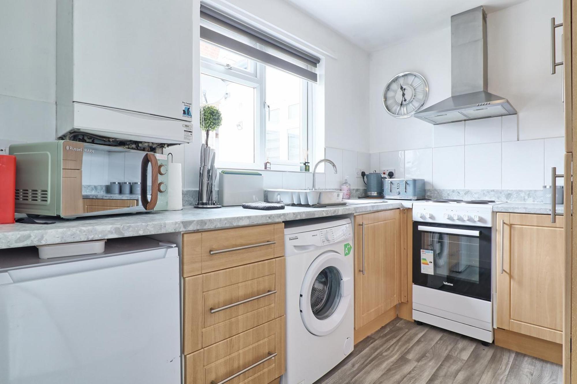 Luxury 3-Bed Apartment Near To London With Parking Hornchurch Екстер'єр фото