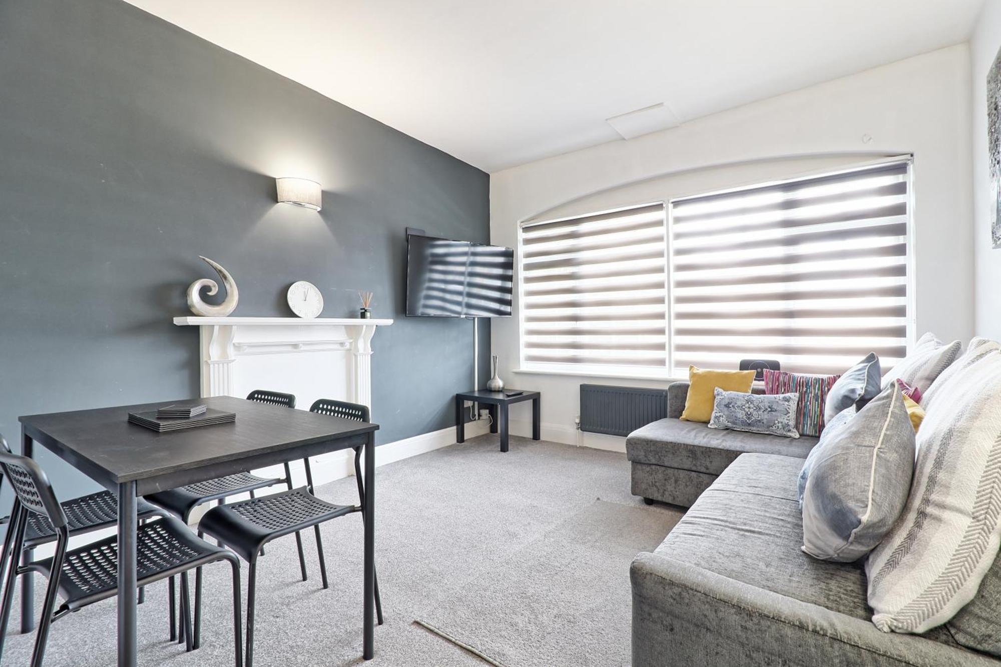 Luxury 3-Bed Apartment Near To London With Parking Hornchurch Екстер'єр фото