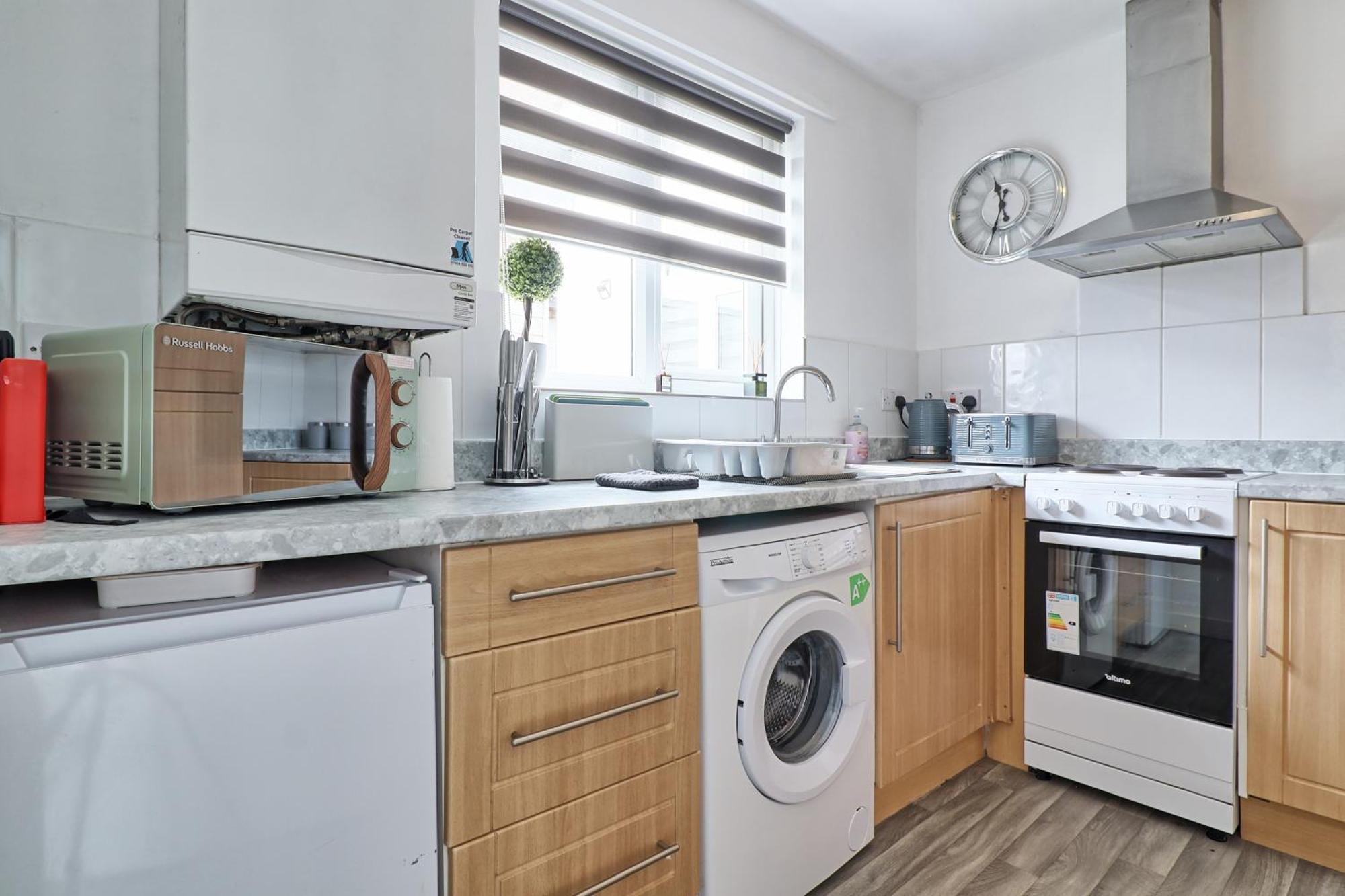 Luxury 3-Bed Apartment Near To London With Parking Hornchurch Екстер'єр фото