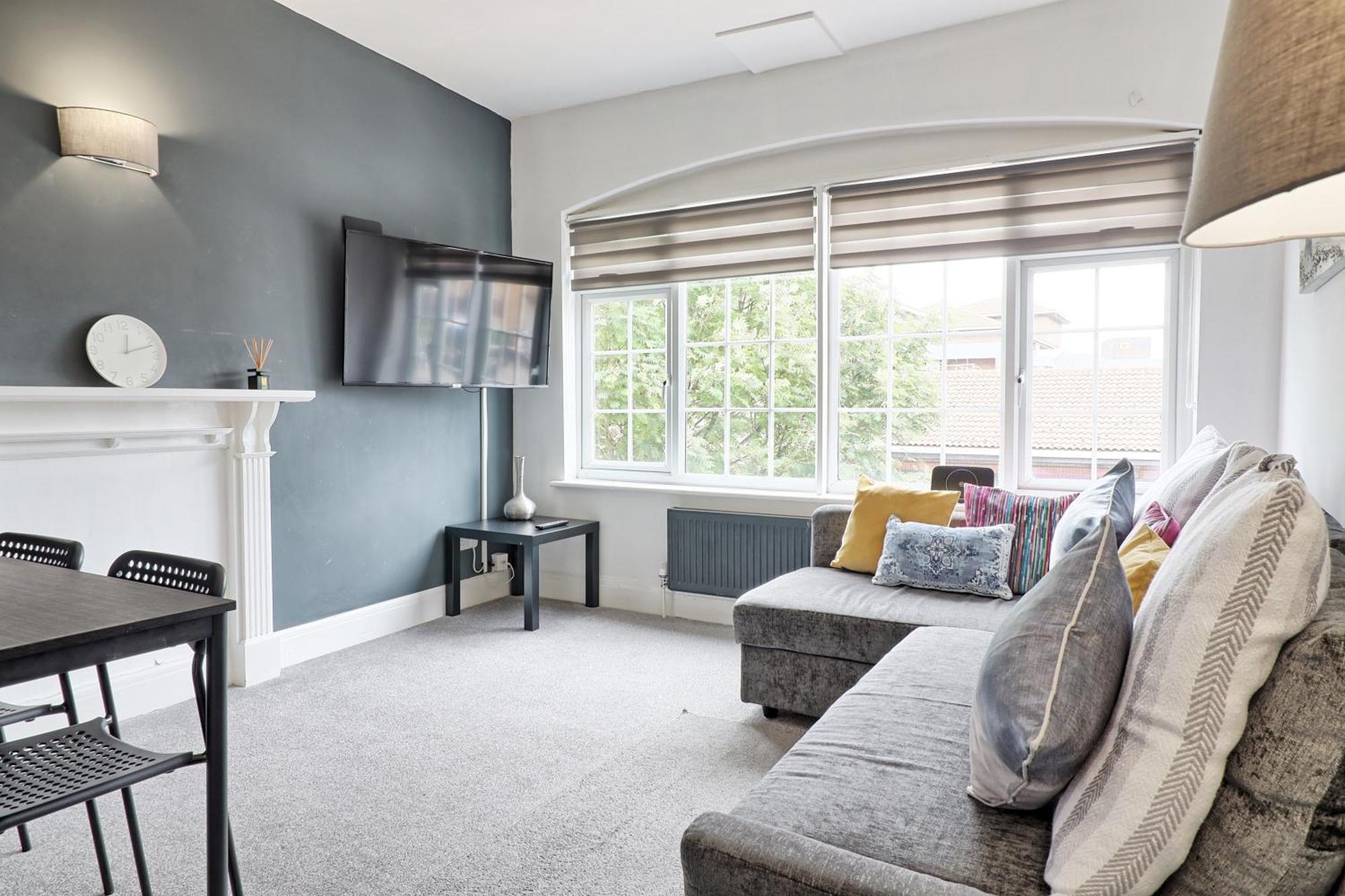 Luxury 3-Bed Apartment Near To London With Parking Hornchurch Екстер'єр фото